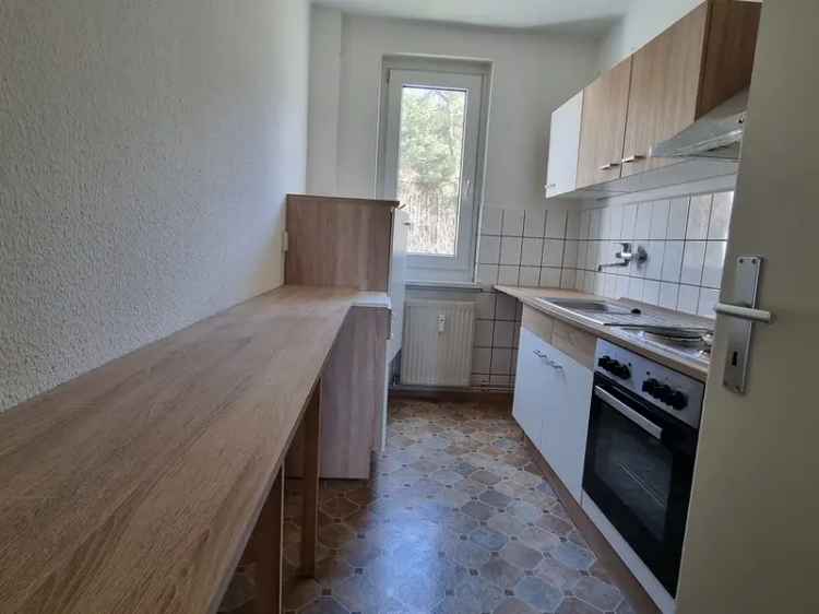 Wohnen im Grünen: Gepflegte 2-Zimmer-Wohnung mit guter Verkehrsanbindung und EBK!
