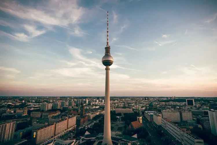 Mieten 2 Zimmerwohnung Prenzlauer Berg Berlin mit großer Küche und Badewanne