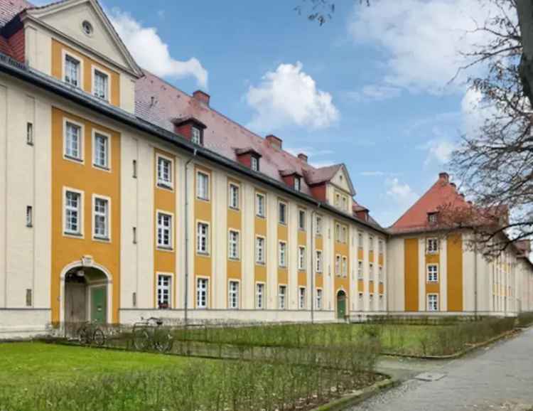 Vermietete 5,5 Zimmer Wohnung im Dahlem-Palais mit ca. 130 m² in Berlin Dahlem zur Kapitalanlage