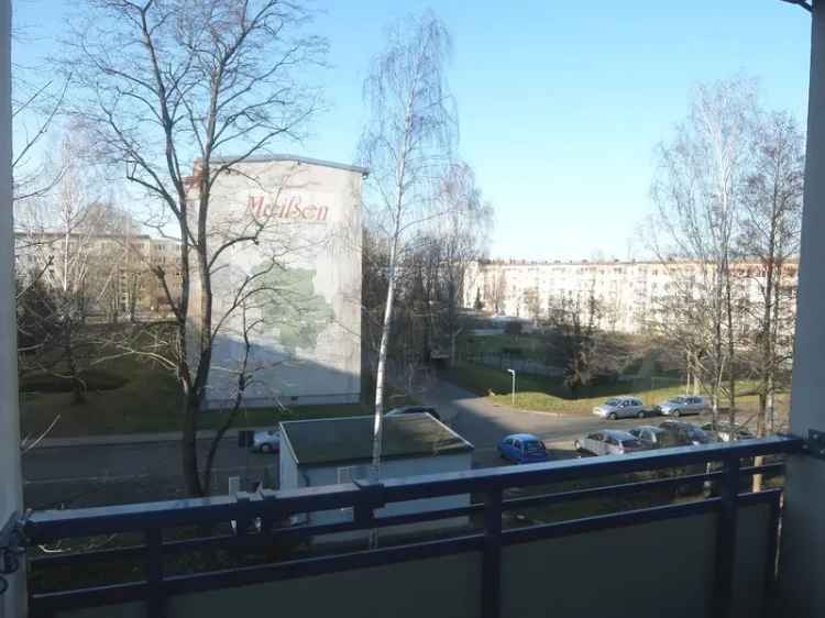 Mieten 3 Raum Wohnung mit Balkon in saniertem Mehrfamilienhaus