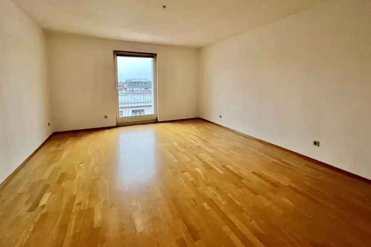 3 Zimmer Wohnung Frankfurt Ostend 83m² Balkon Parkett Modernisiert