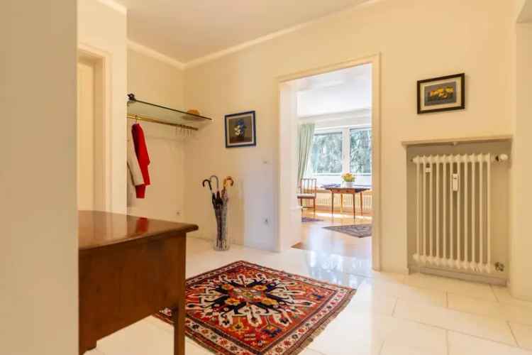 Großzügige Dachterassenwohnung mit 5 Zimmern in TOP Lage! 2 TG-Stellplätze und Aufzug vorhanden.