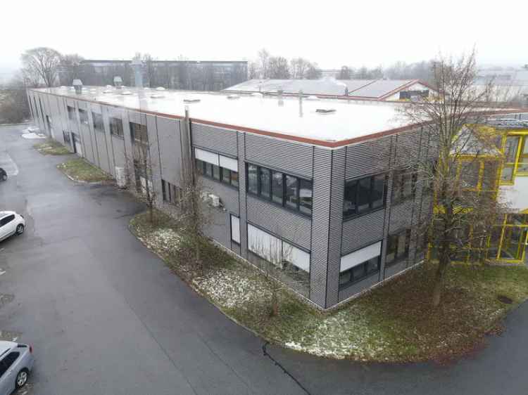 Produktionshalle mit Büroräumen und bester Verkehrsanbindung