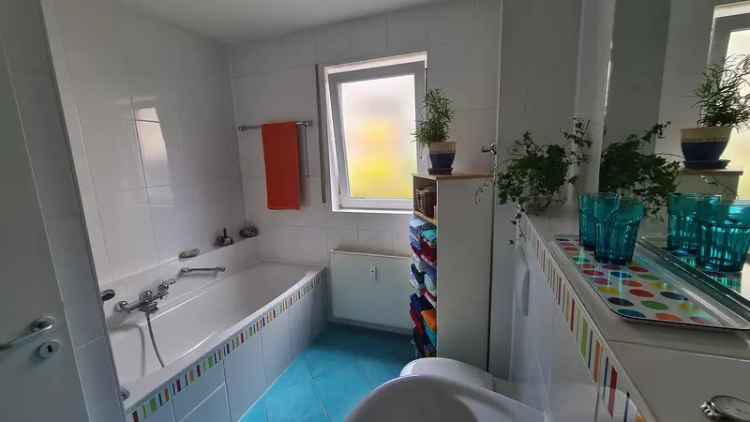 Exklusive 3-Zi.-Wohnung mit Terrasse und Garten, und EBK