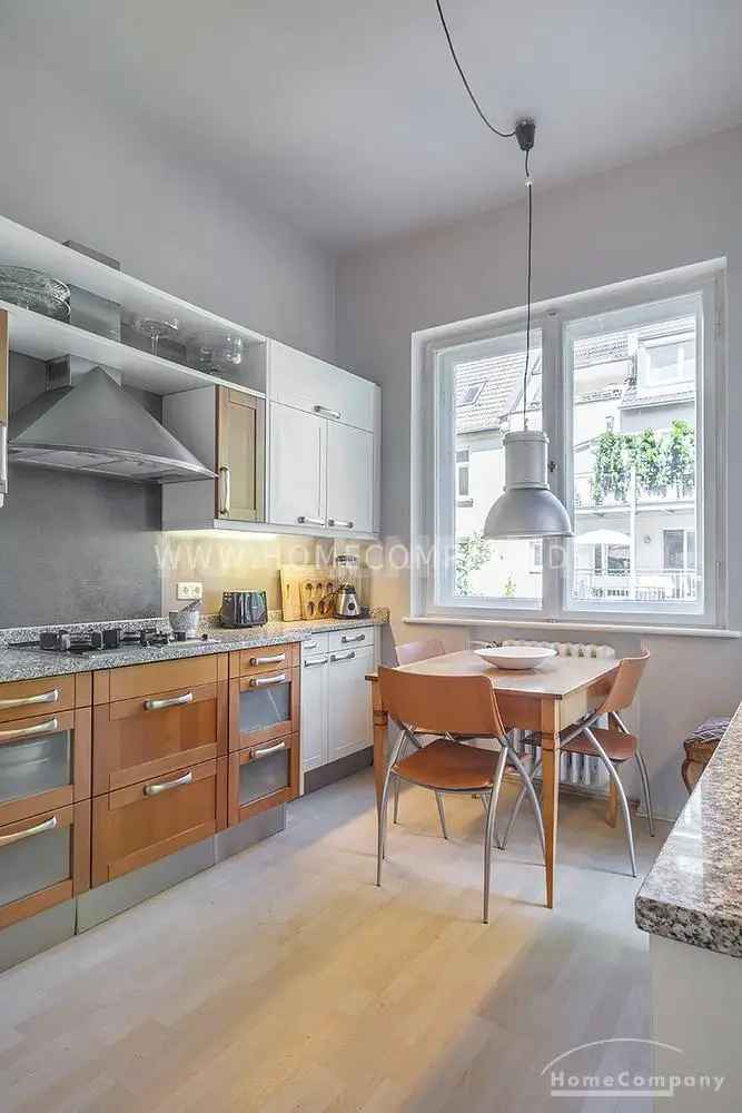 ***Hochwertig möblierte 3,5-Zimmer-Altbau-Wohnung mit Balkon in Schwabing