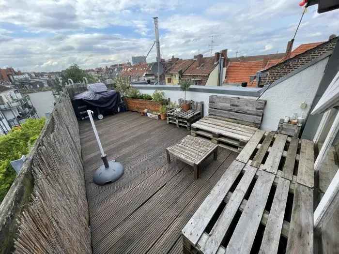 Dachgeschosswohnung Sülz Terrasse Dachbalken helle Räume