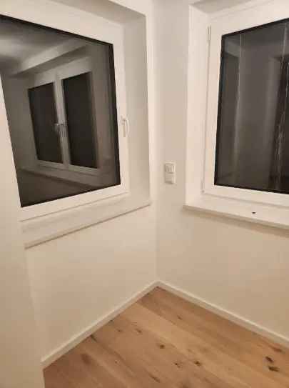 1 Zimmer in 3er-WG,sehr groß mit Terrasse, komplett saniert und modern