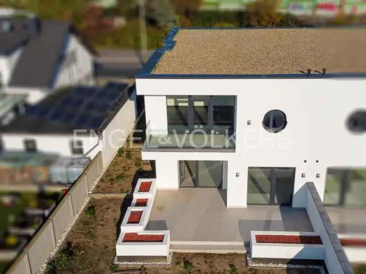 Modernes Einfamilienhaus mit Pool 196m² 2018