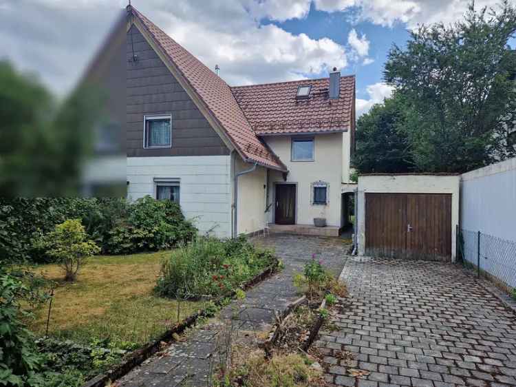 Charmante Doppelhaushälfte mit großem Potenzial in ruhiger Lage