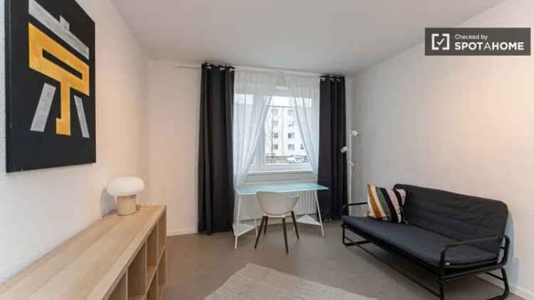 Balkonzimmer in einer Wohngemeinschaft in Treptow-Köpenick, Berlin