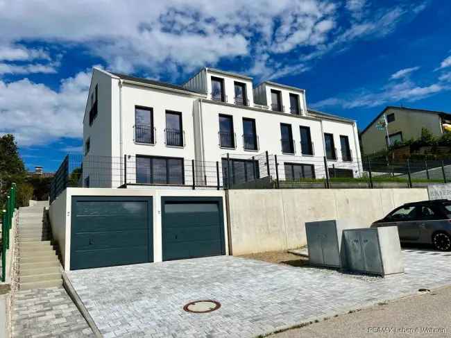 Ein Traum mit Aussicht
Neubeu Reiheneckhaus mit Panoramablick
2 Bäder,Wärmepumpe, und Garage.