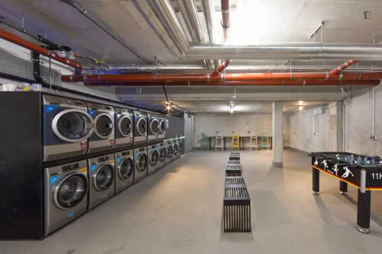 Doppelzimmer in 4-Schlafzimmer Wohnung