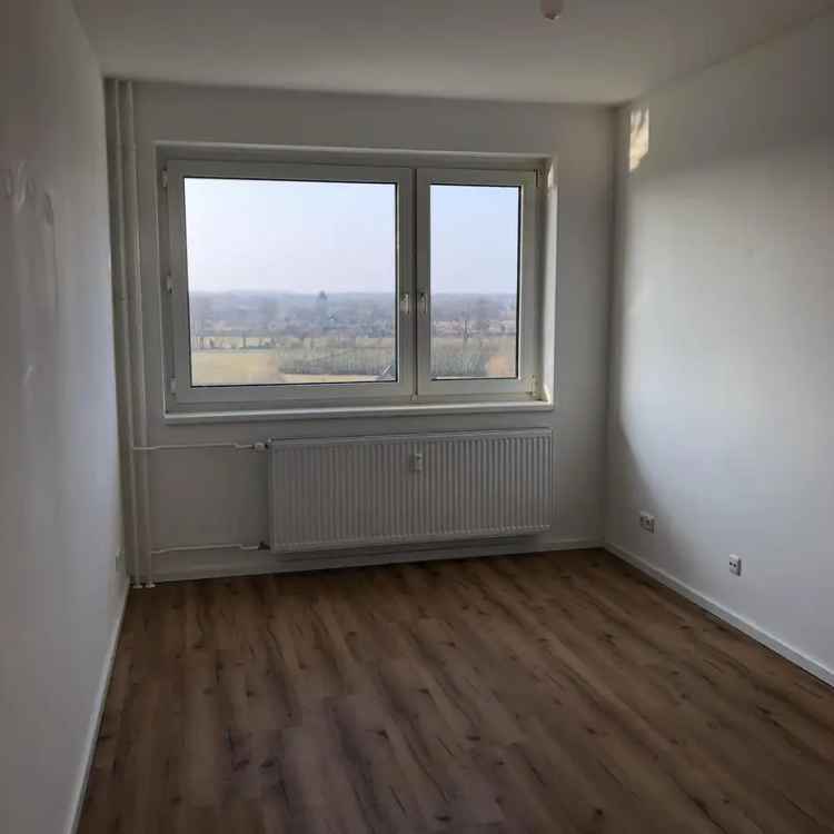 2 Zimmer Wohnung kaufen in Halstenbek mit Balkon und Tiefgaragenstellplatz