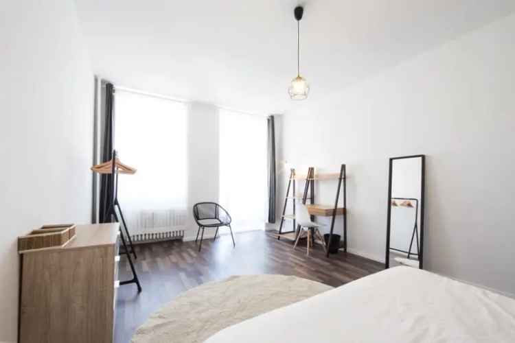 Mietzimmer in Neukölln Berlin modernisiert mit vielen Extras