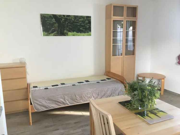 Single Apartment im Grünen, ruhig, möbliert, hoher Freizeitwert, 1 km von Gauting-Zentrum