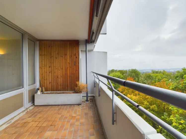 4-Zimmer-Wohnung im Asemwald mit Balkon und Stellplatz in Stuttgart