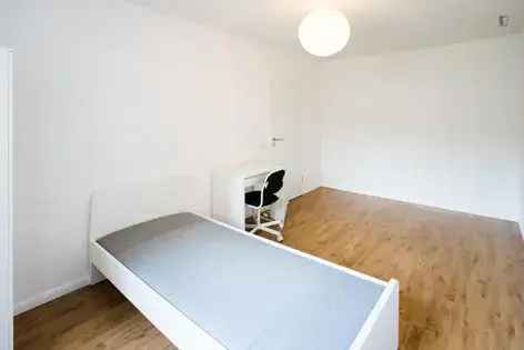 Wohnung (23.55 m²) zur Miete in Düsseldorf (Kölner Landstraße 352, 40589 Dusseldorf, Germany)