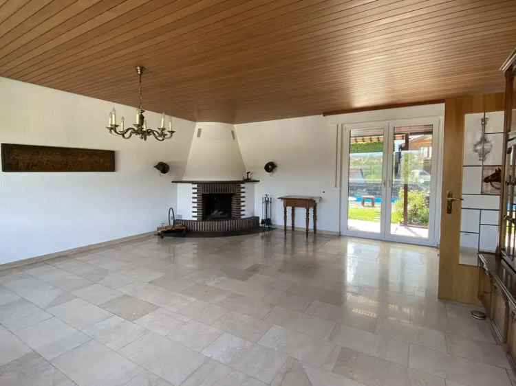 Familientraum: 8-Zimmer-Refugium mit großem Garten und Pool