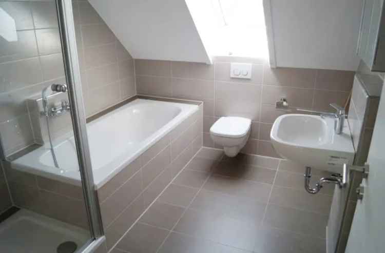 Sanierte 4-Zimmer-Maisonette-Wohnung mit Balkon in KA-Neureut