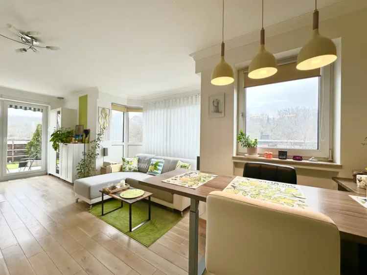 Helle Wohnung, modernisiert und mit Blick auf den Fernsehturm