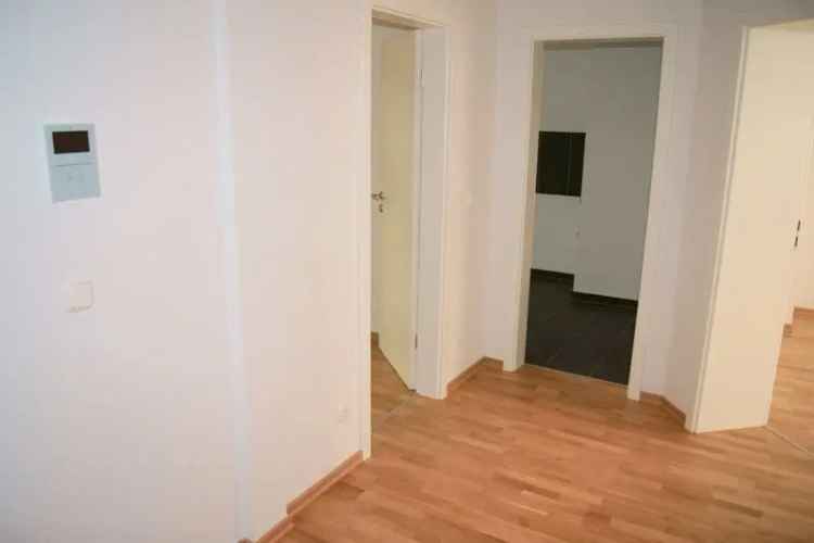 Schöne ETW in Reudnitz + Hochparterre + Balkon + Parkett + Bad mit Fußbodenheizung + grüner Innenhof