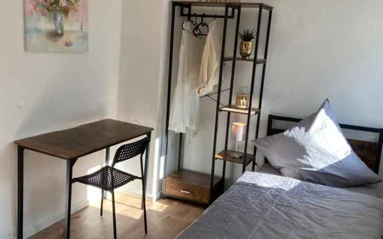 1-Zimmerwohnung mit TV, Internet, Küche, Dusche/Wc, Waschmaschine, Trockner und Terrasse