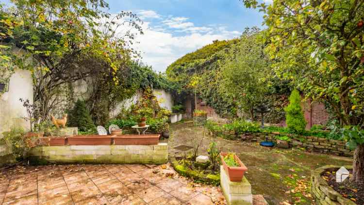 Teilvermietetes Mehrfamilienhaus mit 3 WE, sonniger Terrasse und Ausbaupotenzial in ruhiger Lage