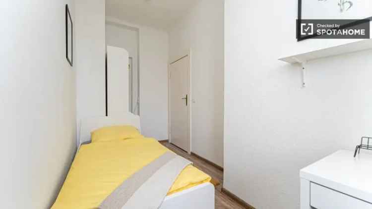 Zimmer zu vermieten in einer Wohnung in Berlin-Treptow