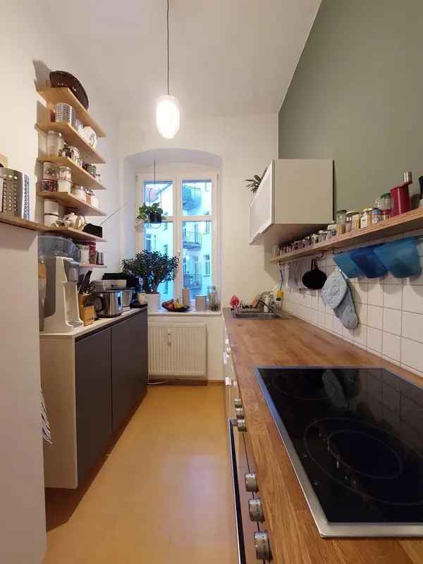 Tauschen Sie eine helle 2-Raum-Wohnung in Friedrichshain mit Balkon