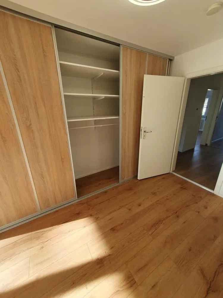 Sanierte 4-Zimmer 106m² Wohnung mit Balkon und Küche