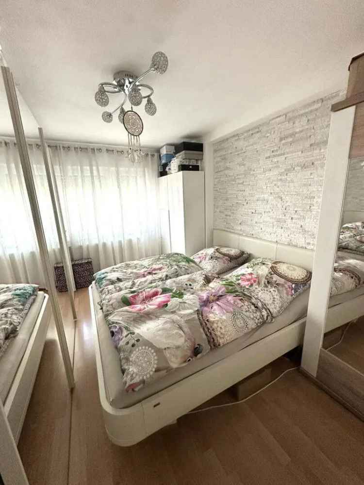 Zweizimmerwohnung zentral in Stuttgart Mitte, renoviert und sofortiger Einzug möglich