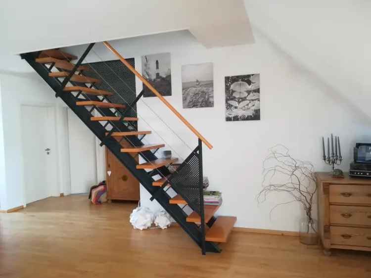 Helle 3 5 Zimmer Dachgeschosswohnung mit Balkon und Stellplatz