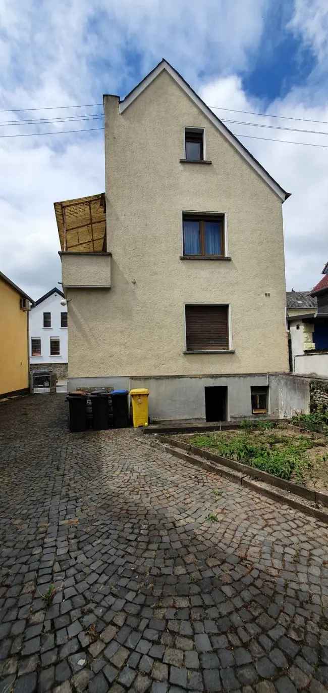 Haus in Flacht 6 km nahe Limburg mit Scheune und Garten