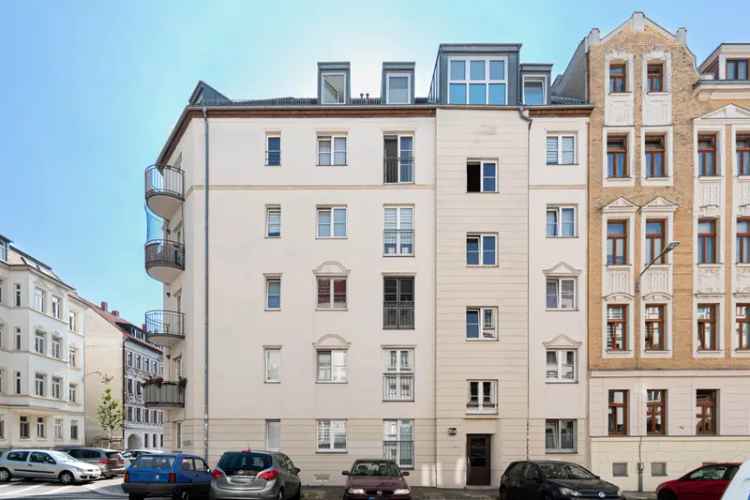 ZEITGEMÄßE KAPITALANLAGE // Traumhafte ETW mit Sonnenbalkon & Einbauküche in ruhiger Stadtlage
