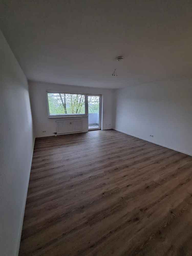 Erstbezug nach Sanierung -  2-ZKB mit Balkon und Stellplatz