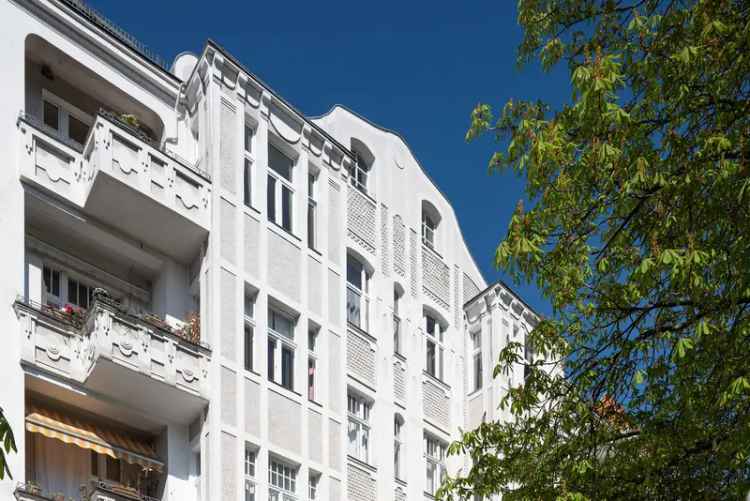 Direkt an der Spree: Vermietete 2-Zimmerwohnung mit Wintergarten & Wannenbad