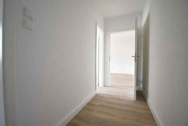 Ab sofort! Renovierte 2-Zi-Whg mit Balkon in DU-Neumühl