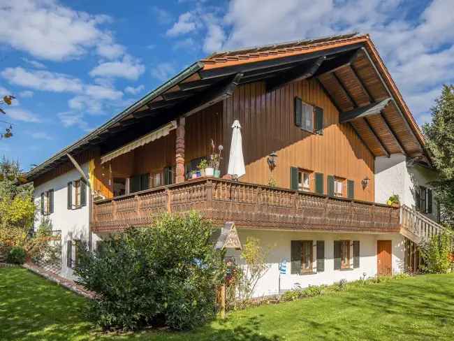 Charmantes Landhaus
330 m² Wohnfläche – mit Einliegerwohnung
in Eggenfelden - Rottal-Inn