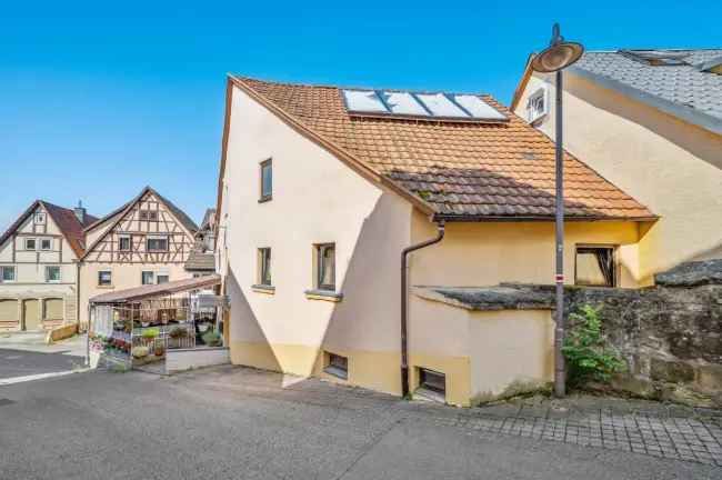 Saniertes Mehrfamilienhaus in zentraler Lage