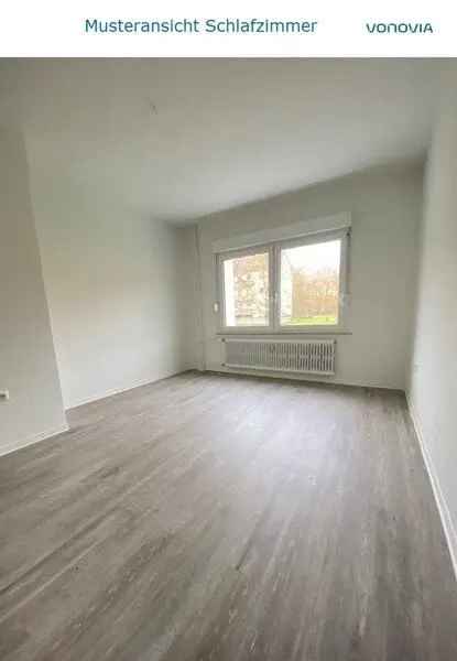 Renovierte 2 5 Zimmer Wohnung mit Balkon und Ausblick