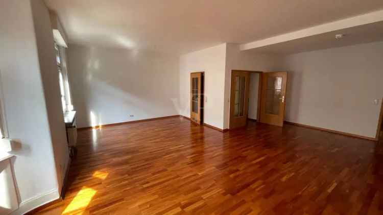Geräumige schöne Altbauwohnung in zentraler Innenstadtlage