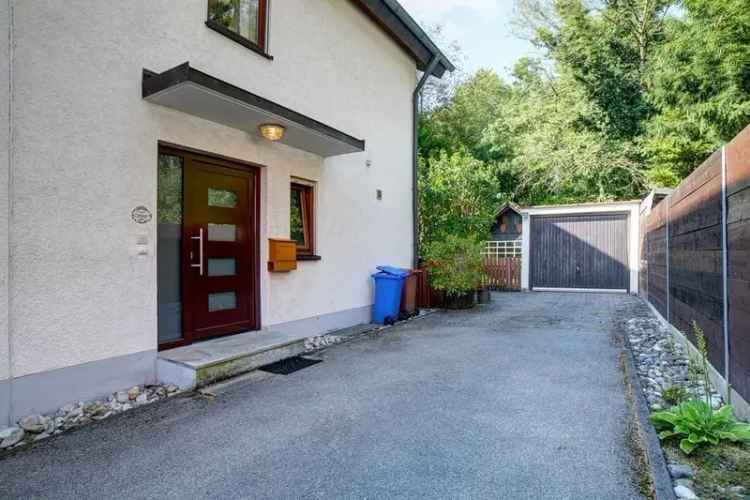 Ruhe und Idylle auf einem besonders großen Grundstück! Doppelhaushälfte in Waldtrudering
