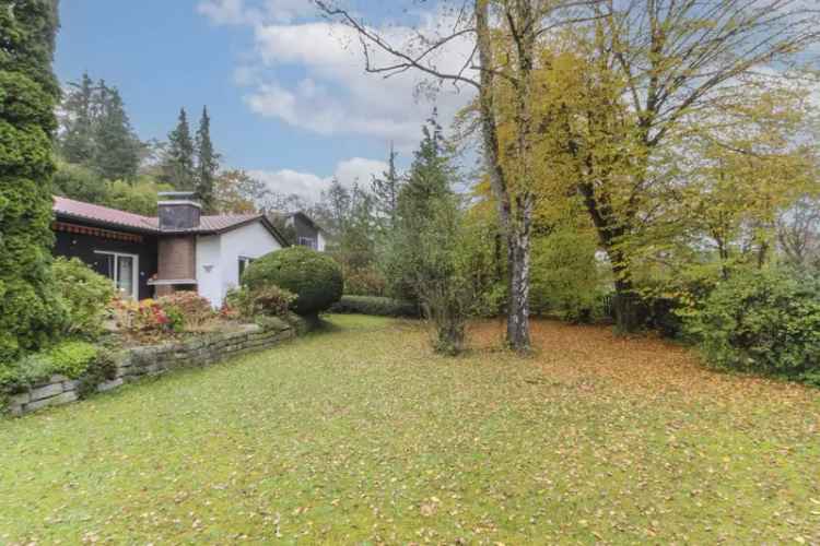 Grüne Oase: Villen-Bungalow mit großem, sonnigen Garten in naturnaher Lage!