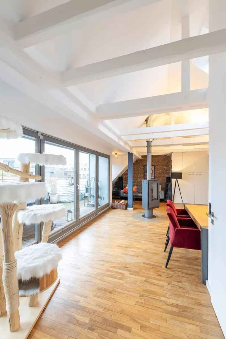 * Sonnige Dachtraumwohnung * Charme & Charakter * Oase in Pempelfort *