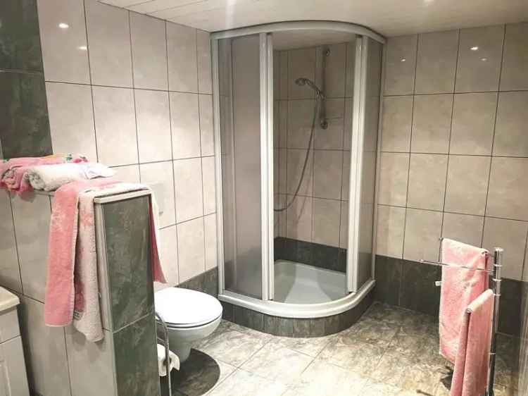 WOHNEN AUF EINER EBEN! Elegantes Wohnerlebnis im Grünen – gepflegtes Einfamilienhaus im Bungalowstil
