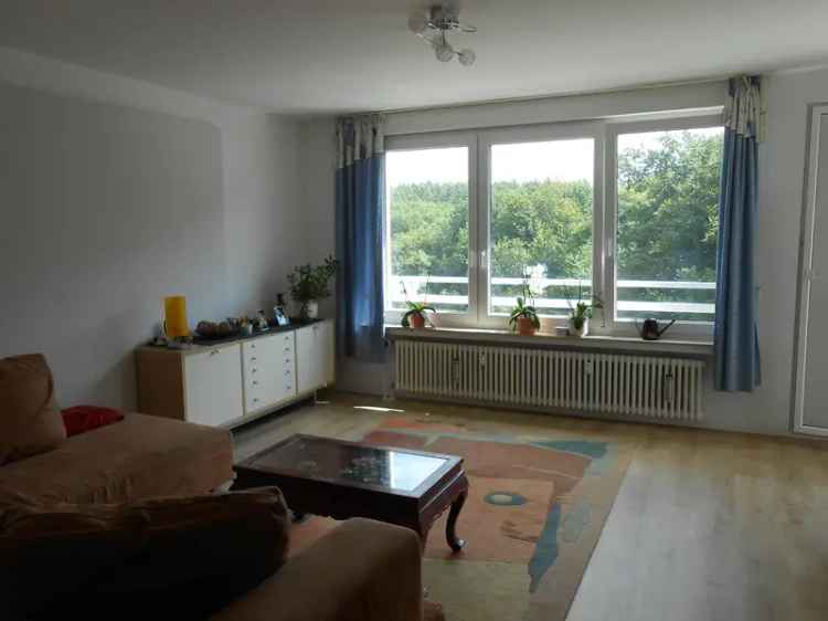 Von privat: traumhafte 4-Zi.-Wohnung in Waldrandlage mit Blick über den Taunus