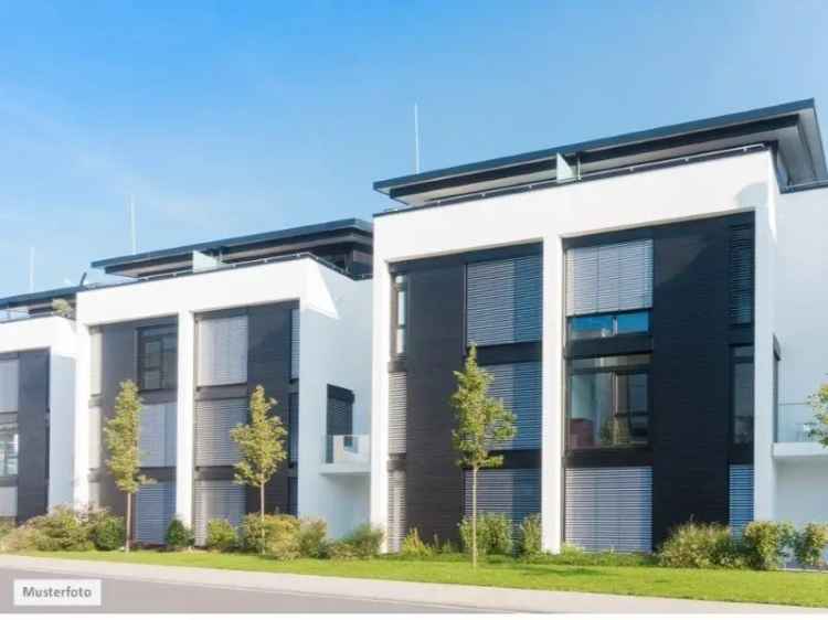 Reiheneckhaus in 27751 Delmenhorst, Samlandstr.