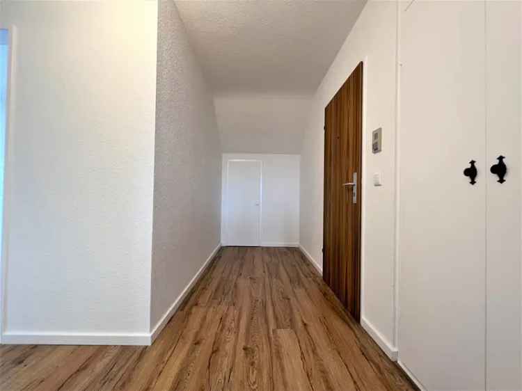 2 Zimmer DG Wohnung Köln Balkon Stellplatz