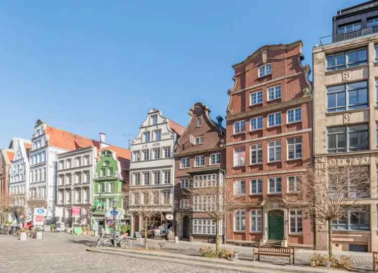 Historisches Wohnhaus in der Hamburger Altstadt mit Renaissance-Architektur