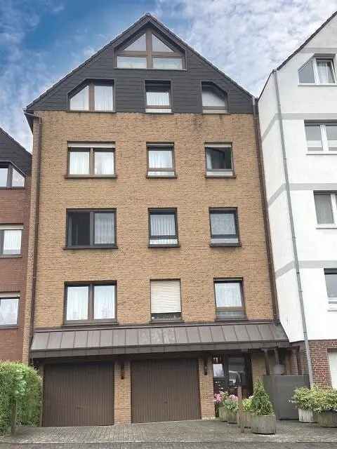 Große leerstehende 3,5-Zi.-Wohnung in ruhiger Top-Lage mit großem Balkon und Garage in Essen